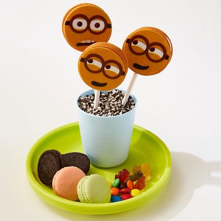 Conrad Bangkok Hotel Екстериор снимка Minion-themed desserts