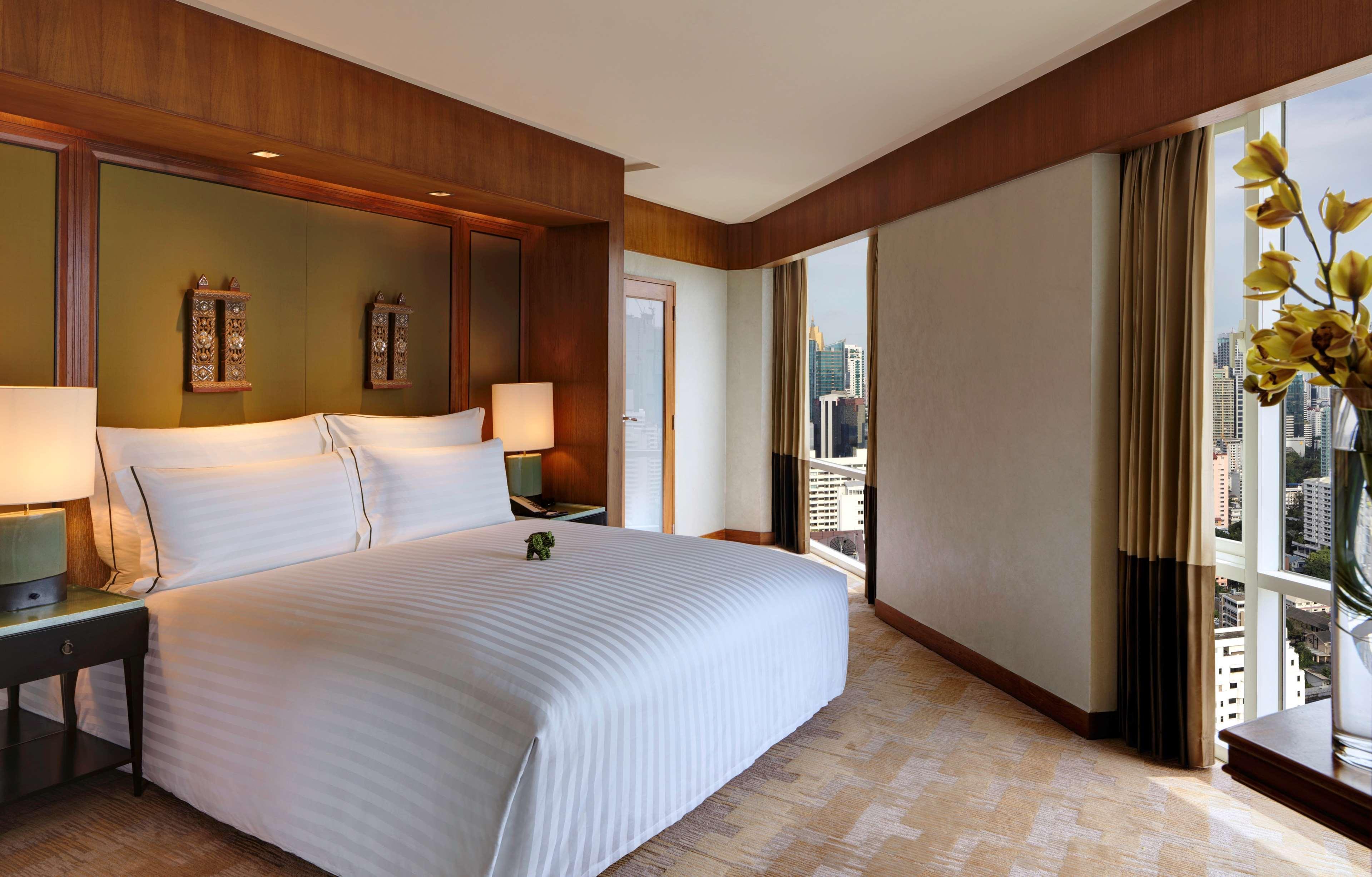 Conrad Bangkok Hotel Екстериор снимка A bedroom at the hotel