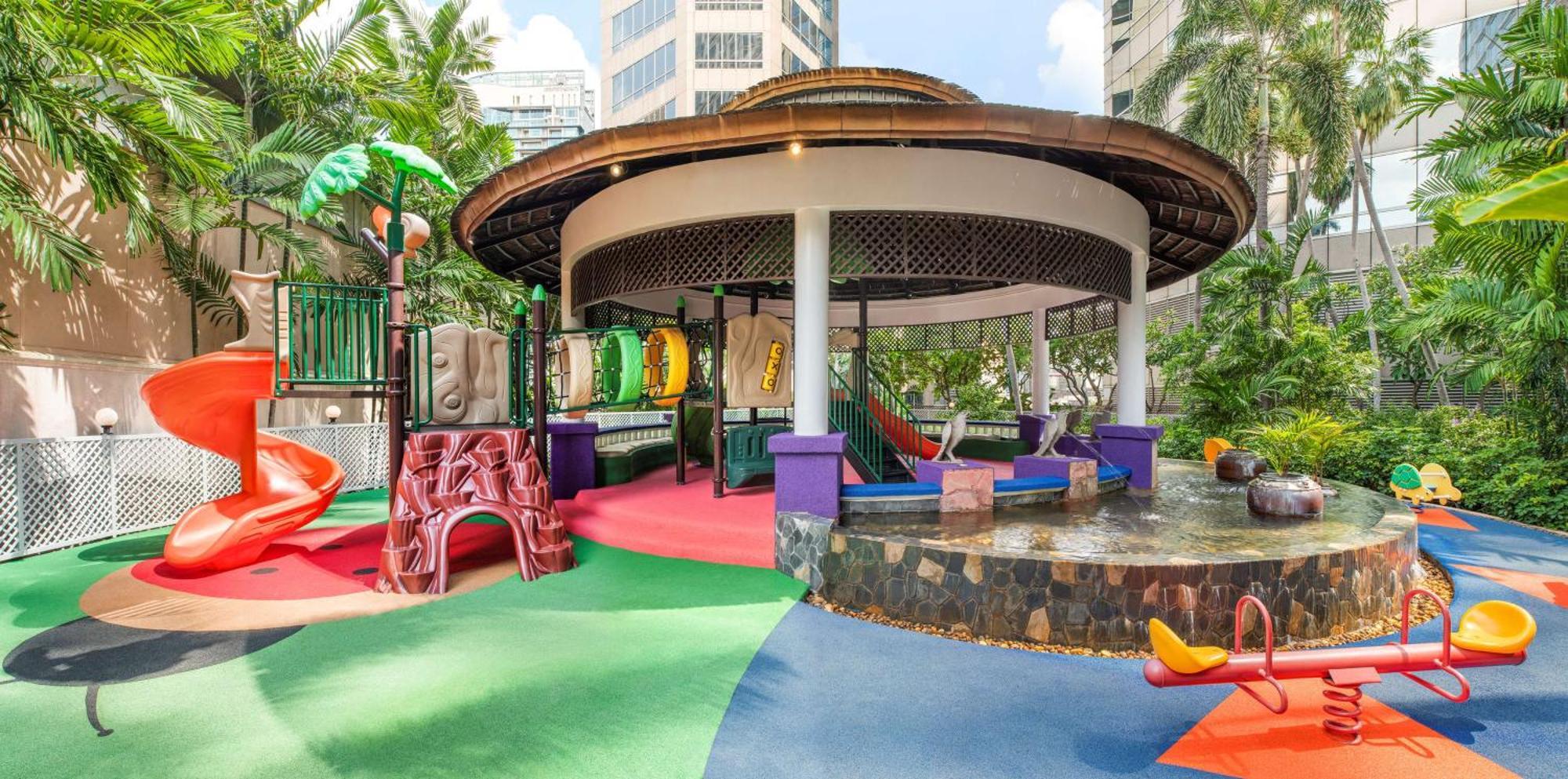 Conrad Bangkok Hotel Екстериор снимка Playground