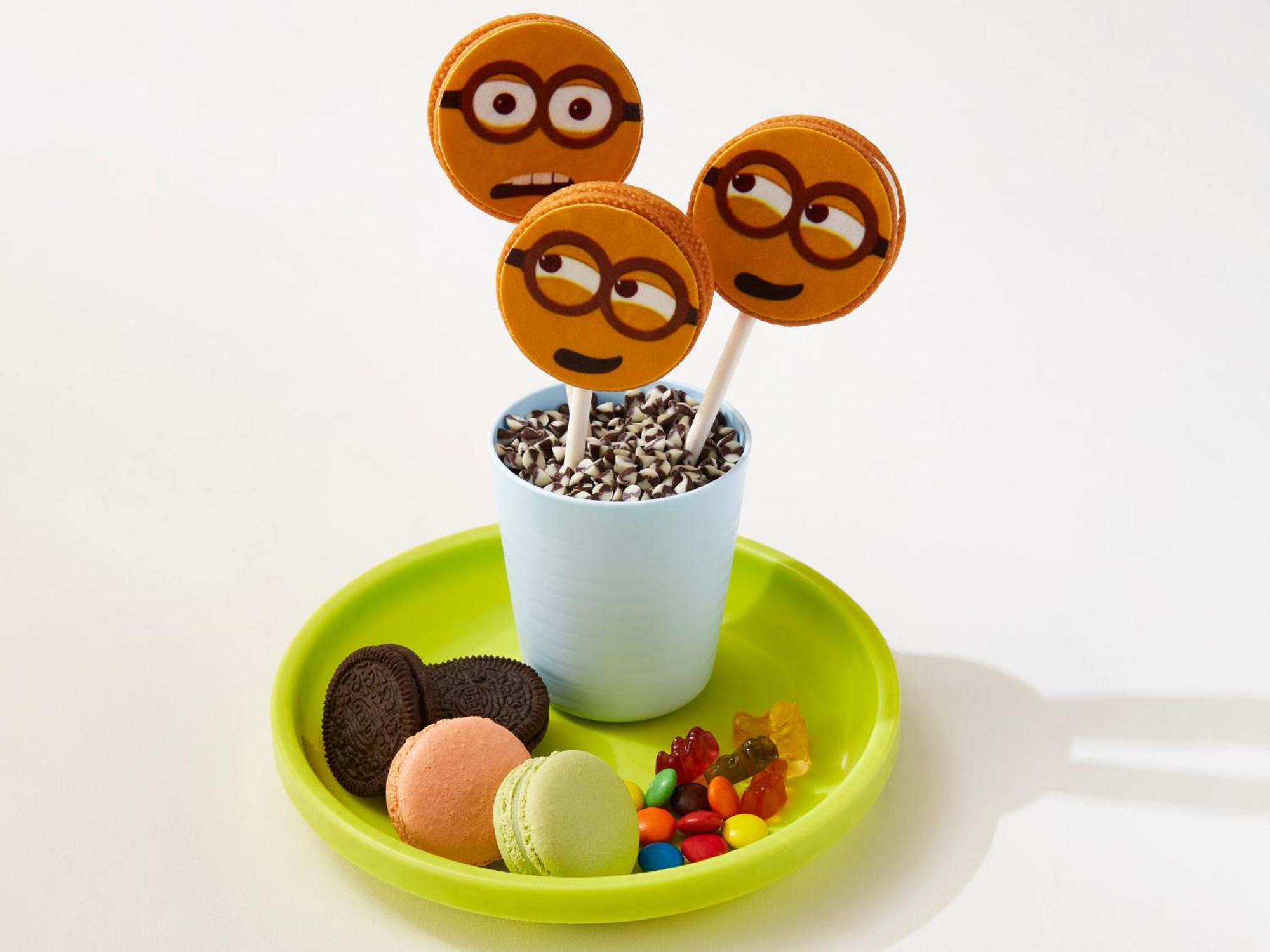 Conrad Bangkok Hotel Екстериор снимка Minion-themed desserts